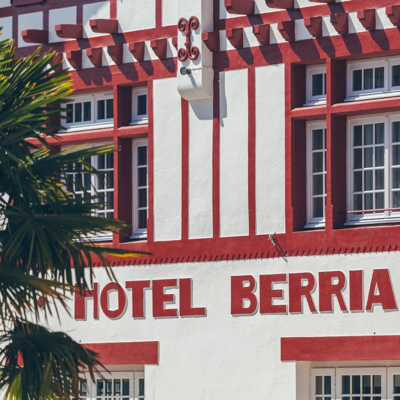 Hotel Berria Аспарен Екстериор снимка